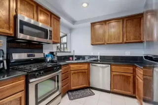 Photo #2: 223025911 Listing