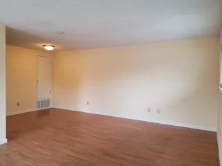 Photo #4: 223026044 Listing