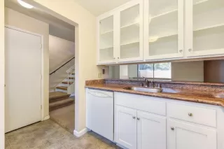 Photo #5: 223026135 Listing