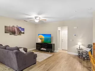 Photo #4: 223027189 Listing