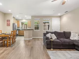 Photo #5: 223027189 Listing