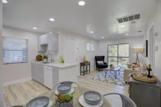 Photo #4: 223029953 Listing