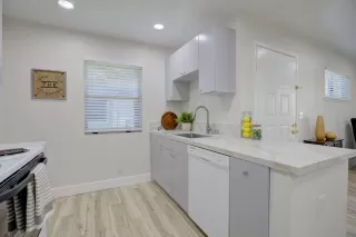 Photo #5: 223029953 Listing