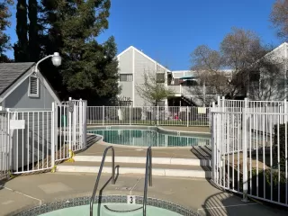 Photo #4: 223030656 Listing