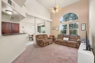 Photo #2: 223032426 Listing 