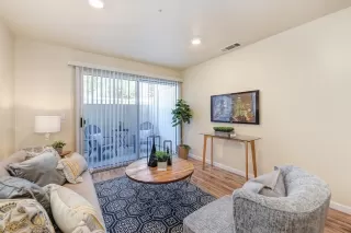 Photo #4: 223032492 Listing