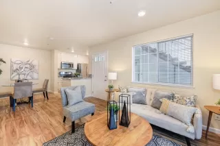 Photo #6: 223032492 Listing