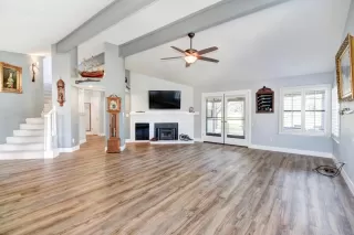 Photo #4: 223033160 Listing