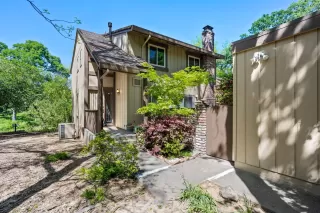 Photo #1: 223034427 Listing