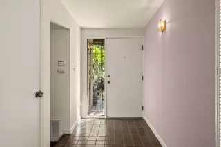 Photo #4: 223034427 Listing