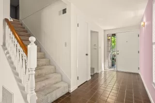 Photo #5: 223034427 Listing