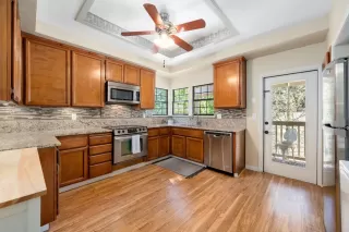 Photo #2: 223035102 Listing