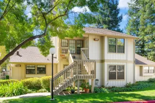 Photo #3: 223035102 Listing