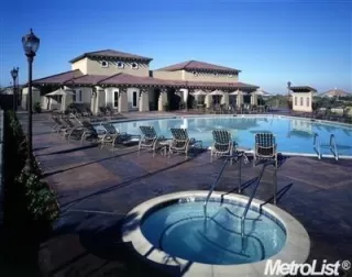 Photo #2: 223037592 Listing