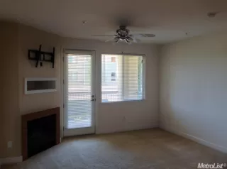 Photo #5: 223037592 Listing