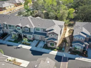 Photo #2: 223038102 Listing