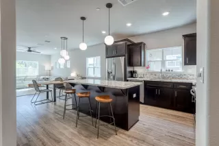 Photo #4: 223038102 Listing