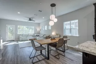 Photo #5: 223038102 Listing