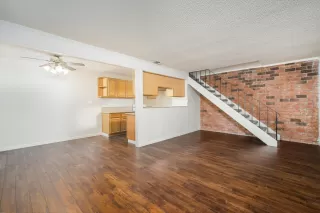 Photo #4: 223038146 Listing