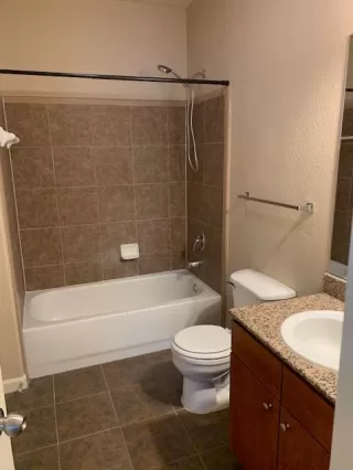 Photo #4: 223038467 Listing