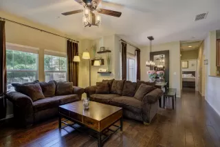 Photo #4: 223040929 Listing