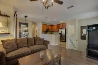 Photo #5: 223040929 Listing