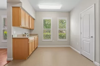 Photo #6: 223041768 Listing