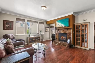 Photo #2: 223042873 Listing