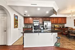 Photo #6: 223042873 Listing