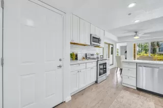 Photo #6: 223043652 Listing