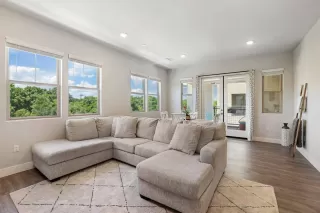 Photo #3: 223044356 Listing