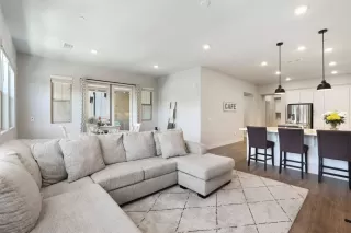 Photo #5: 223044356 Listing