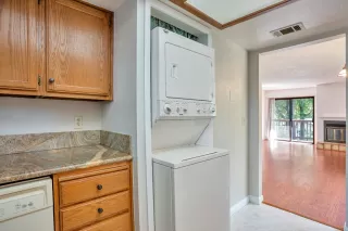 Photo #5: 223044946 Listing