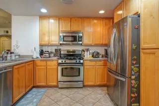 Photo #3: 223045528 Listing