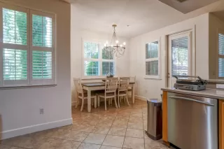 Photo #5: 223045528 Listing