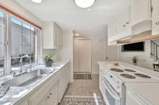 Photo #6: 223046179 Listing