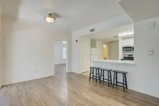 Photo #3: 223049508 Listing 