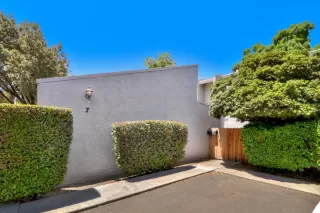 Photo #2: 223050762 Listing