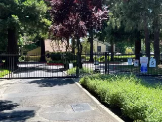 Photo #1: 223052596 Listing