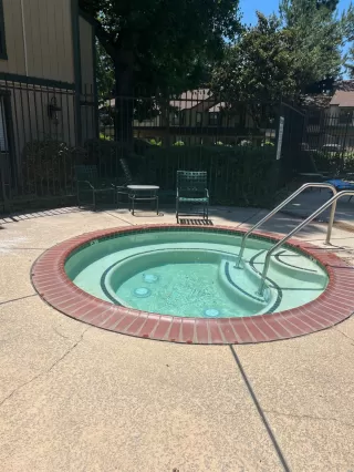 Photo #3: 223052596 Listing