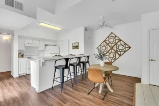 Photo #2: 223053195 Listing