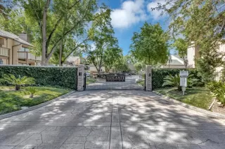 Photo #2: 223053402 Listing