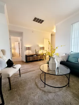 Photo #2: 223053496 Listing