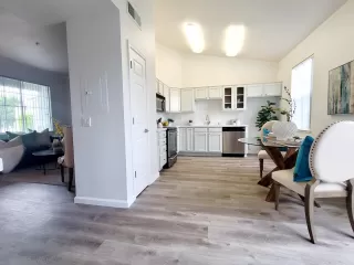 Photo #4: 223053496 Listing