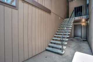 Photo #6: 223053855 Listing