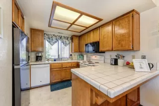 Photo #6: 223055549 Listing