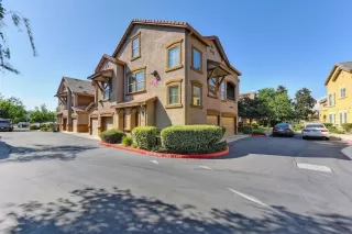 Photo #3: 223055818 Listing