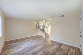 Photo #4: 223057414 Listing