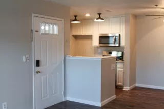 Photo #5: 223059076 Listing