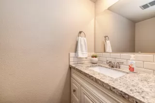 Photo #3: 223059170 Listing